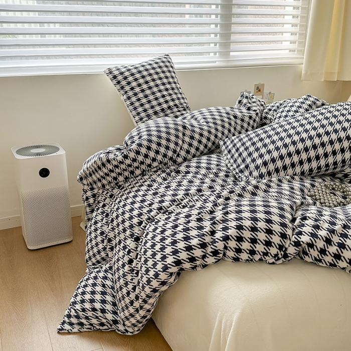 91家纺网 家纺一手货源 找家纺 怡家居2022新款高克重牛奶绒千鸟格纯色混搭四件套 千鸟格黑