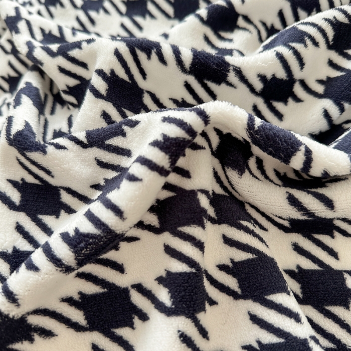 91家纺网 家纺一手货源 找家纺 怡家居2022新款高克重牛奶绒千鸟格纯色混搭四件套 千鸟格黑