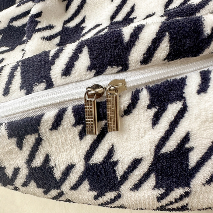 91家纺网 家纺一手货源 找家纺 怡家居2022新款高克重牛奶绒千鸟格纯色混搭四件套 千鸟格黑