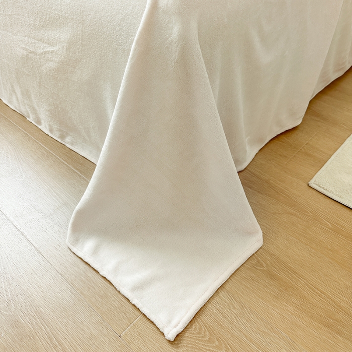 91家纺网 家纺一手货源 找家纺 怡家居2022新款高克重牛奶绒千鸟格纯色混搭四件套 千鸟格黑