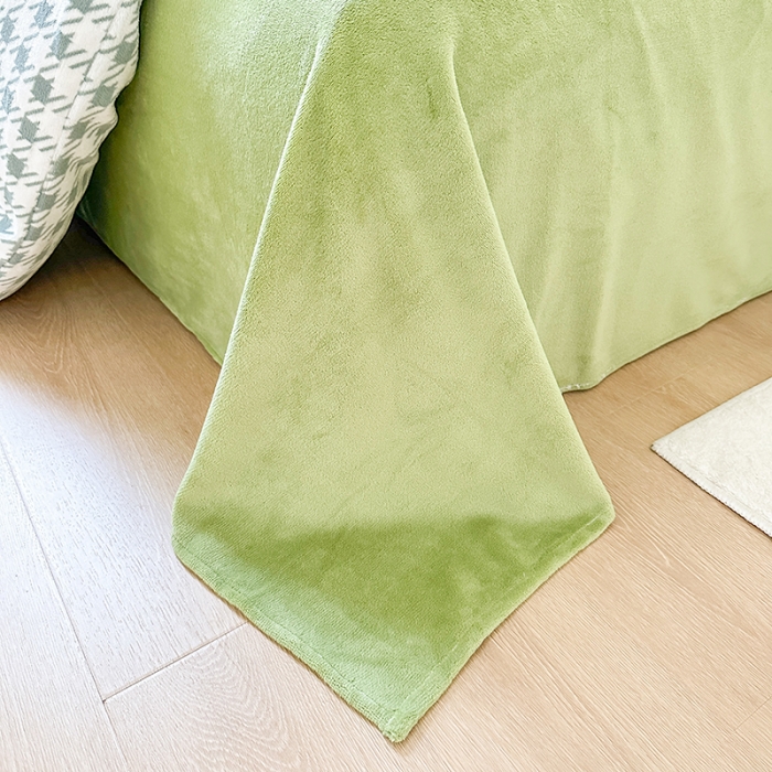 91家纺网 家纺一手货源 找家纺 怡家居2022新款高克重牛奶绒千鸟格纯色混搭四件套 千鸟格绿