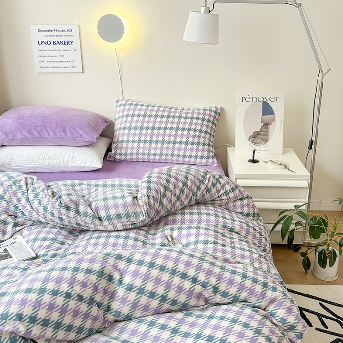 91家纺网 家纺一手货源 找家纺 怡家居2022新款高克重牛奶绒千鸟格纯色混搭四件套 千鸟格紫