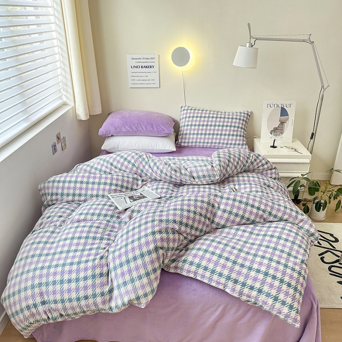 91家纺网 家纺一手货源 找家纺 怡家居2022新款高克重牛奶绒千鸟格纯色混搭四件套 千鸟格紫