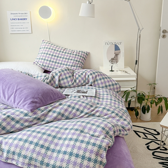 91家纺网 家纺一手货源 找家纺 怡家居2022新款高克重牛奶绒千鸟格纯色混搭四件套 千鸟格紫