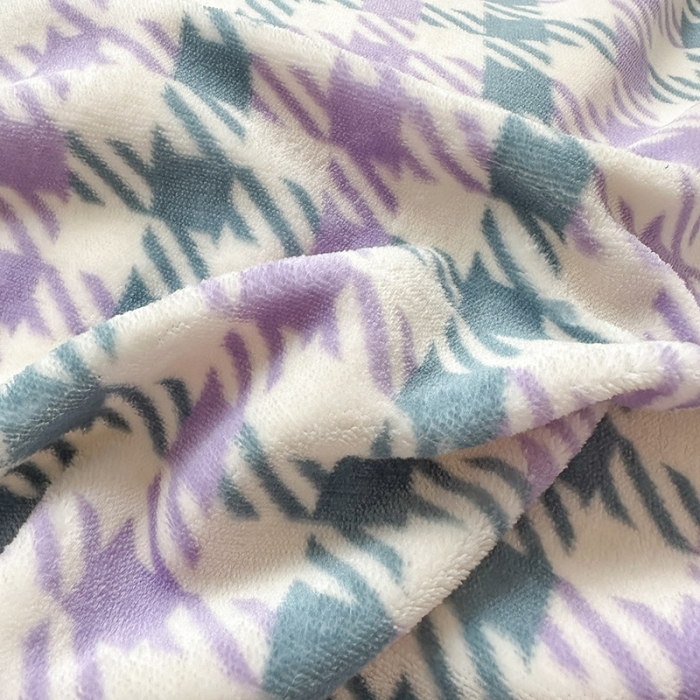 91家纺网 家纺一手货源 找家纺 怡家居2022新款高克重牛奶绒千鸟格纯色混搭四件套 千鸟格紫