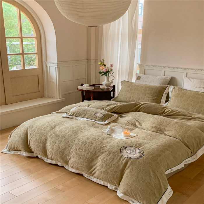 91家纺网 家纺一手货源 找家纺 （总）星野2022新款雕花绒牛奶绒全消光四件套-山茶—抹茶绿