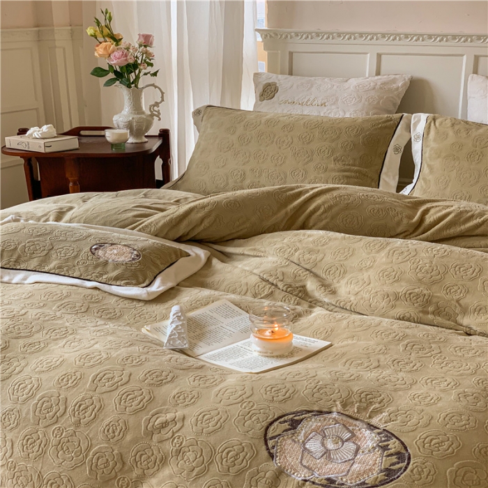 91家纺网 家纺一手货源 找家纺 （总）星野2022新款雕花绒牛奶绒全消光四件套-山茶—抹茶绿