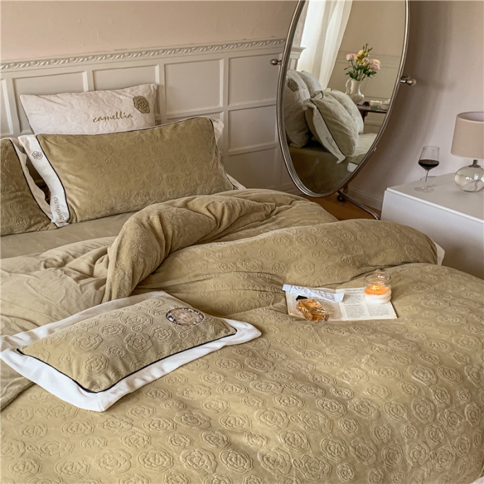 91家纺网 家纺一手货源 找家纺 （总）星野2022新款雕花绒牛奶绒全消光四件套-山茶—抹茶绿