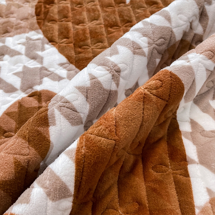 91家纺网 家纺一手货源 找家纺 安哆啦 2022新款绗缝加厚磨毛夹棉花边牛奶绒床笠 爱心千鸟格