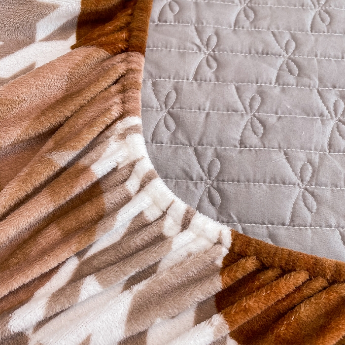 91家纺网 家纺一手货源 找家纺 安哆啦 2022新款绗缝加厚磨毛夹棉花边牛奶绒床笠 爱心千鸟格