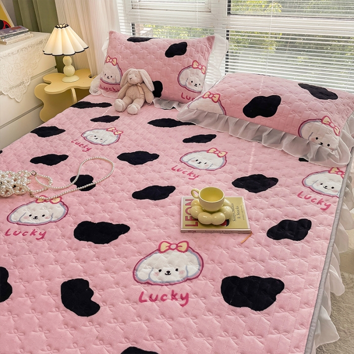 91家纺网 家纺一手货源 找家纺 安哆啦 2022新款绗缝加厚磨毛夹棉花边牛奶绒床笠 豹纹小萌狗