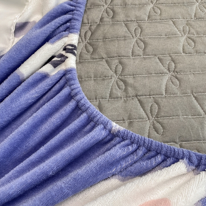 91家纺网 家纺一手货源 找家纺 安哆啦 2022新款绗缝加厚磨毛夹棉花边牛奶绒床笠 饼干小熊仔