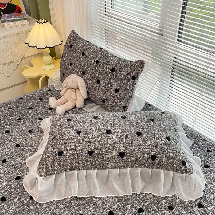 91家纺网 家纺一手货源 找家纺 安哆啦 2022新款绗缝加厚磨毛夹棉花边牛奶绒床笠 黑色大波浪