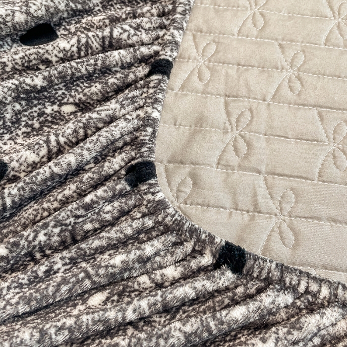 91家纺网 家纺一手货源 找家纺 安哆啦 2022新款绗缝加厚磨毛夹棉花边牛奶绒床笠 黑色小爱心