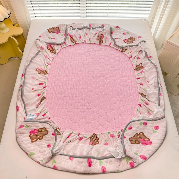 91家纺网 家纺一手货源 找家纺 安哆啦 2022新款绗缝加厚磨毛夹棉花边牛奶绒床笠 花朵熊熊