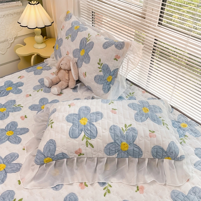 91家纺网 家纺一手货源 找家纺 安哆啦 2022新款绗缝加厚磨毛夹棉花边牛奶绒床笠 花园里