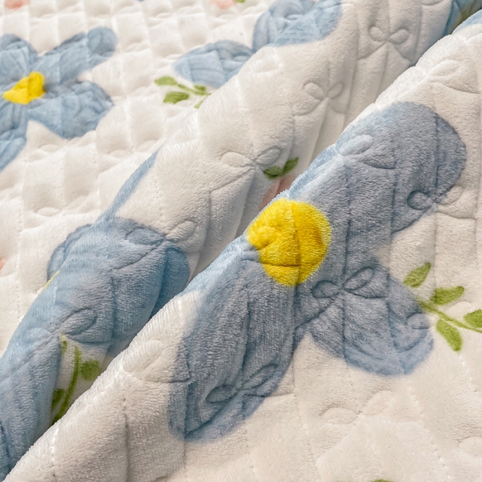 91家纺网 家纺一手货源 找家纺 安哆啦 2022新款绗缝加厚磨毛夹棉花边牛奶绒床笠 花园里