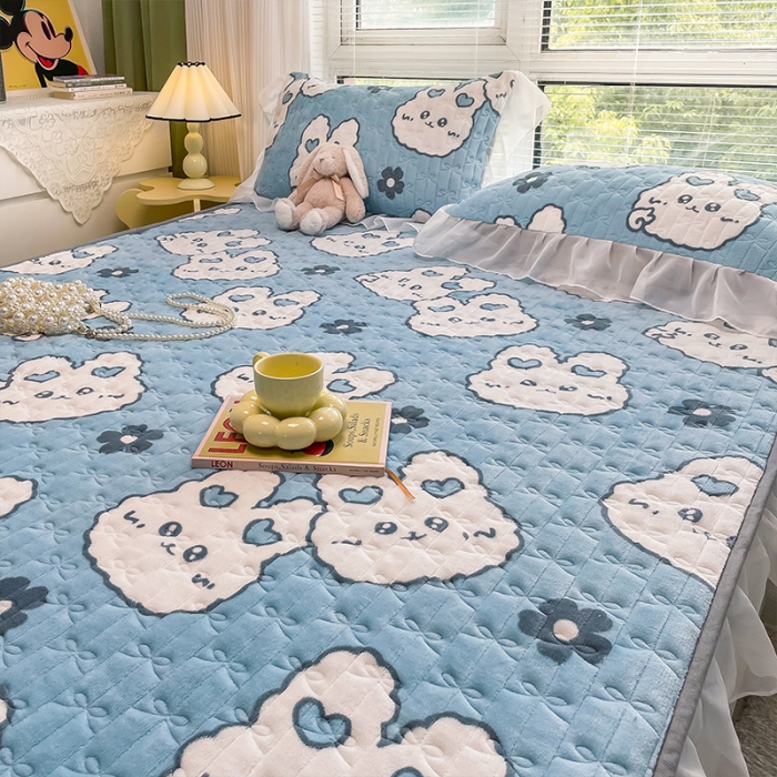 91家纺网 家纺一手货源 找家纺 安哆啦 2022新款绗缝加厚磨毛夹棉花边牛奶绒床笠 萌萌兔