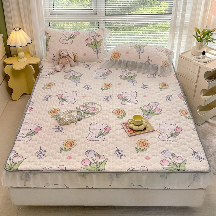 91家纺网 家纺一手货源 找家纺 安哆啦 2022新款绗缝加厚磨毛夹棉花边牛奶绒床笠 捧花小熊