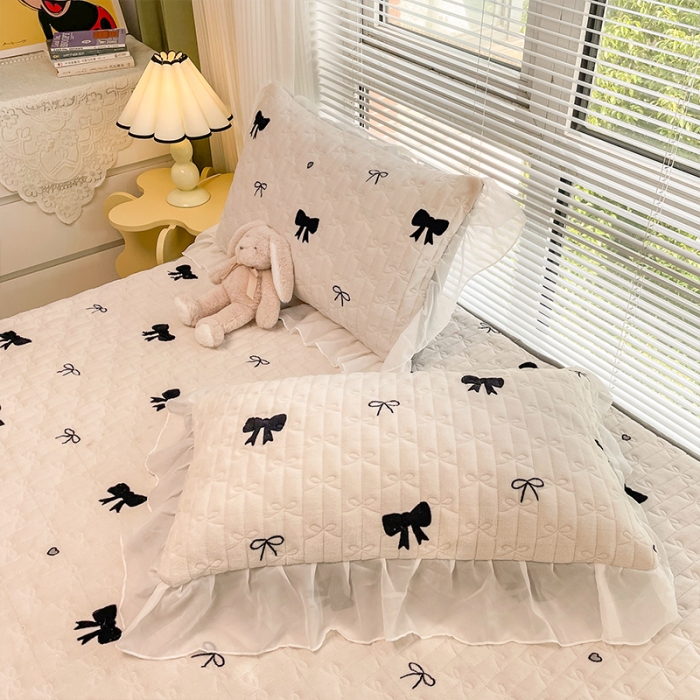 91家纺网 家纺一手货源 找家纺 安哆啦 2022新款绗缝加厚磨毛夹棉花边牛奶绒床笠 小蝴蝶结