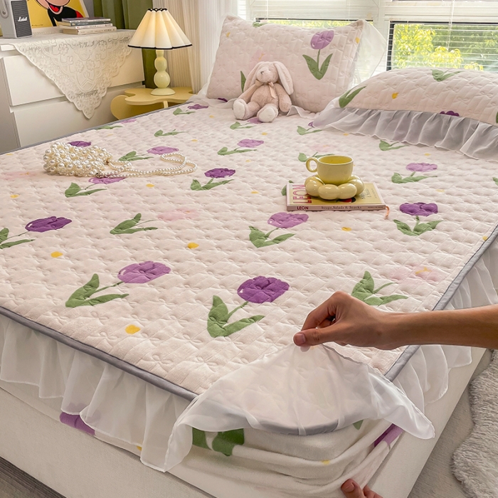 91家纺网 家纺一手货源 找家纺 安哆啦 2022新款绗缝加厚磨毛夹棉花边牛奶绒床笠 紫色郁金香