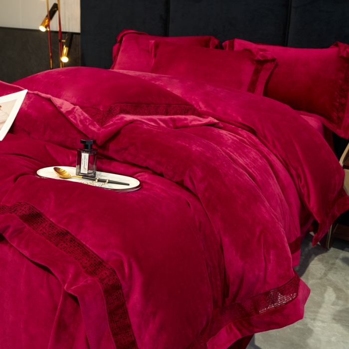 91家纺网 家纺一手货源 找家纺 榻尚 2023新款婴肤绒镂空工艺四件套-柔梦系列  佳节红