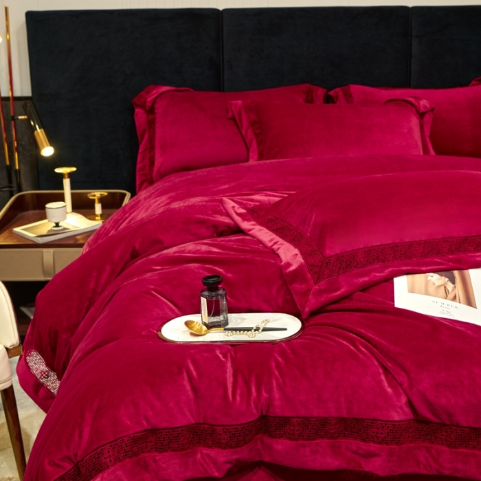 91家纺网 家纺一手货源 找家纺 榻尚 2023新款婴肤绒镂空工艺四件套-柔梦系列  佳节红