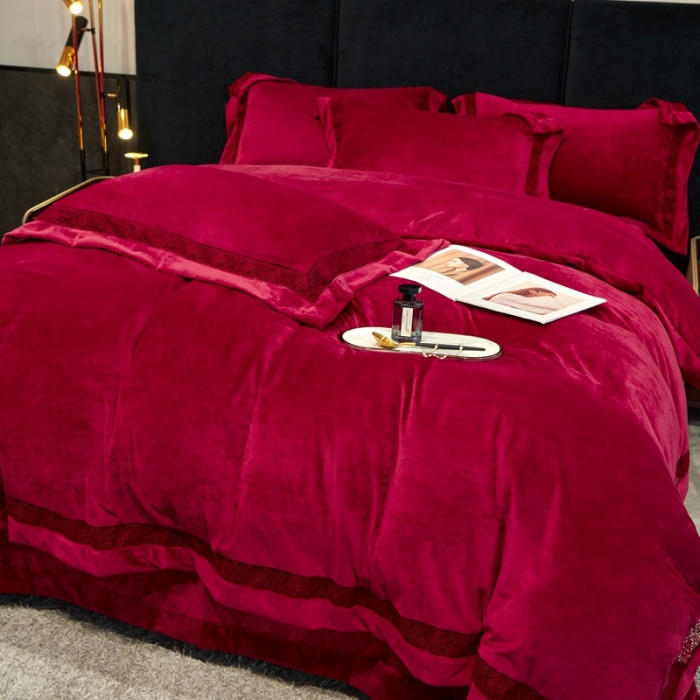 91家纺网 家纺一手货源 找家纺 榻尚 2023新款婴肤绒镂空工艺四件套-柔梦系列  佳节红