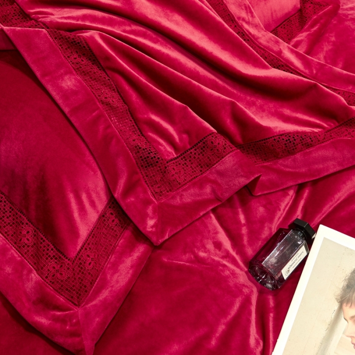 91家纺网 家纺一手货源 找家纺 榻尚 2023新款婴肤绒镂空工艺四件套-柔梦系列  佳节红