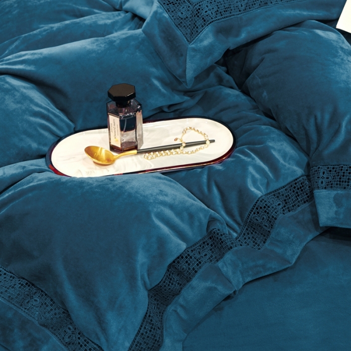 91家纺网 家纺一手货源 找家纺 榻尚 2023新款婴肤绒镂空工艺四件套-柔梦系列  梦幻蓝