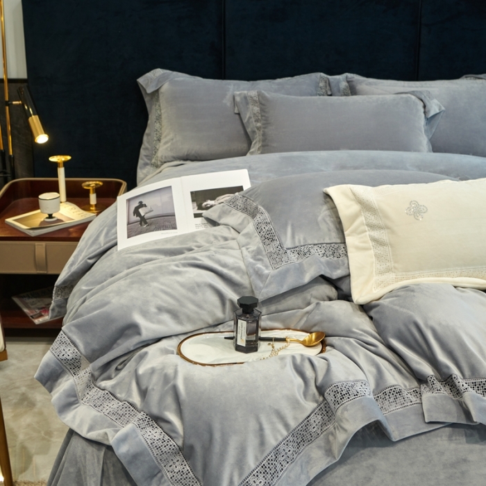 91家纺网 家纺一手货源 找家纺 榻尚 2023新款婴肤绒镂空工艺四件套-柔梦系列 时尚灰