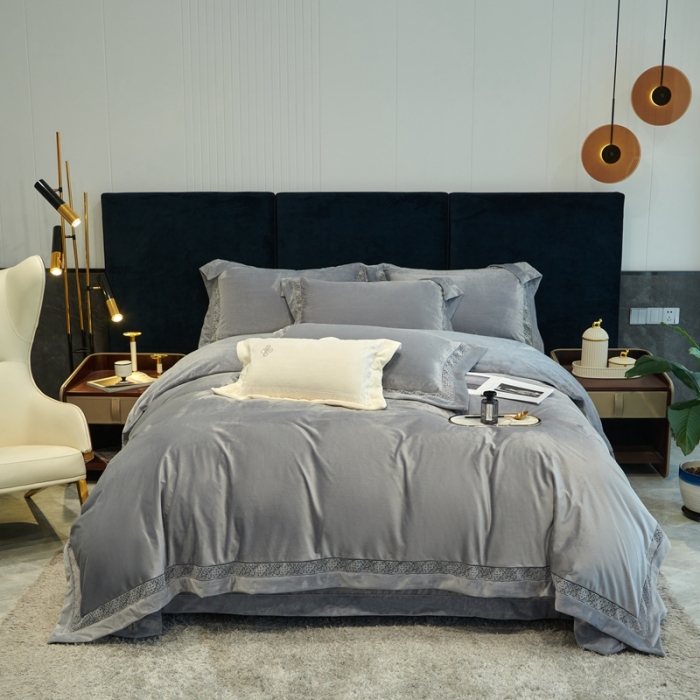 91家纺网 家纺一手货源 找家纺 榻尚 2023新款婴肤绒镂空工艺四件套-柔梦系列 时尚灰