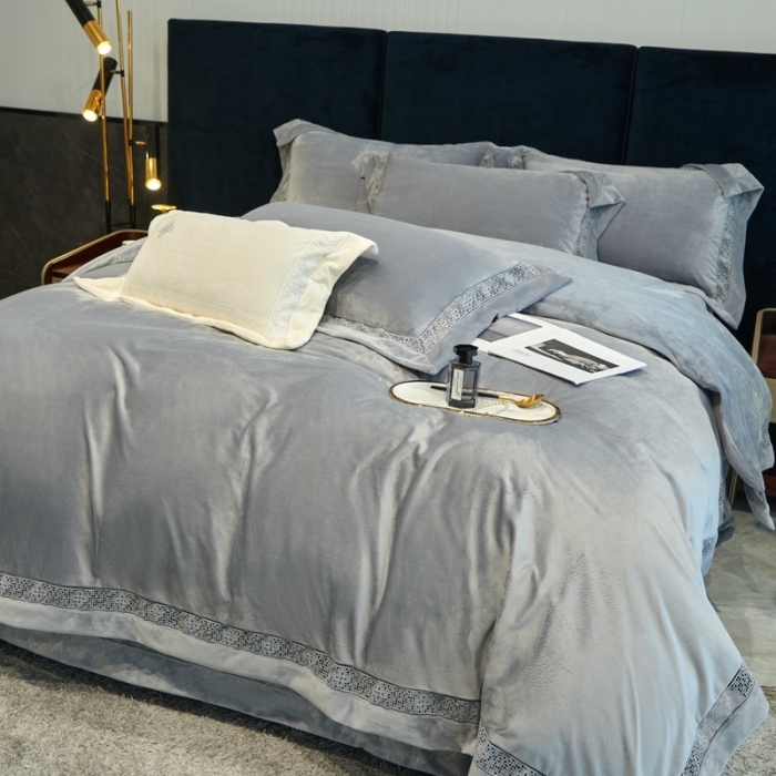 91家纺网 家纺一手货源 找家纺 榻尚 2023新款婴肤绒镂空工艺四件套-柔梦系列 时尚灰