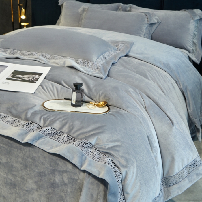 91家纺网 家纺一手货源 找家纺 榻尚 2023新款婴肤绒镂空工艺四件套-柔梦系列 时尚灰
