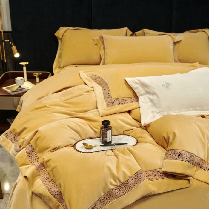91家纺网 家纺一手货源 找家纺 榻尚 2023新款婴肤绒镂空工艺四件套-柔梦系列  香槟黄