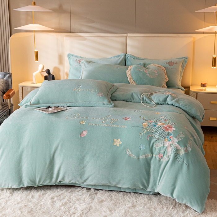 91家纺网 家纺一手货源 找家纺 宅家居 2023新款蒂娜系列加厚牛奶绒刺绣四件套 蒂娜-豆绿