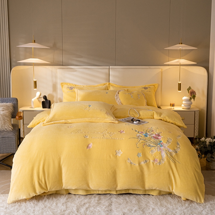 91家纺网 家纺一手货源 找家纺 宅家居 2023新款蒂娜系列加厚牛奶绒刺绣四件套 蒂娜-黄色