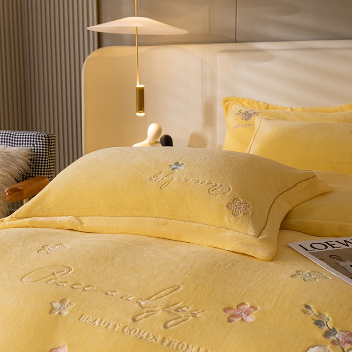 91家纺网 家纺一手货源 找家纺 宅家居 2023新款蒂娜系列加厚牛奶绒刺绣四件套 蒂娜-黄色