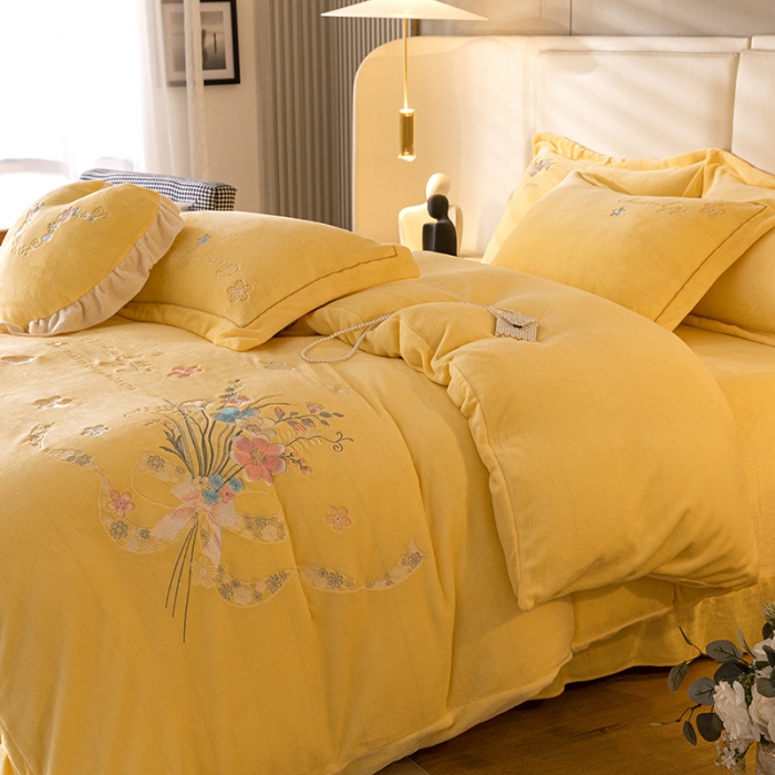 91家纺网 家纺一手货源 找家纺 宅家居 2023新款蒂娜系列加厚牛奶绒刺绣四件套 蒂娜-黄色