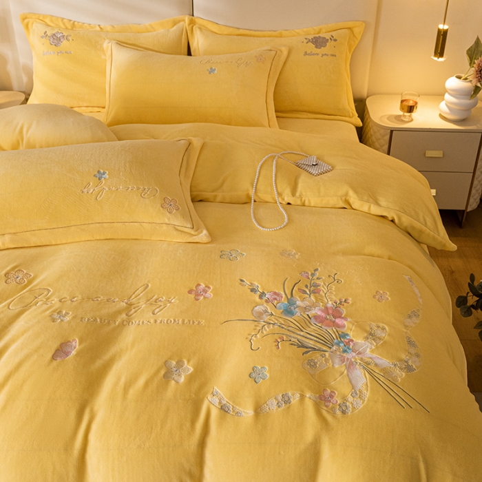 91家纺网 家纺一手货源 找家纺 宅家居 2023新款蒂娜系列加厚牛奶绒刺绣四件套 蒂娜-黄色