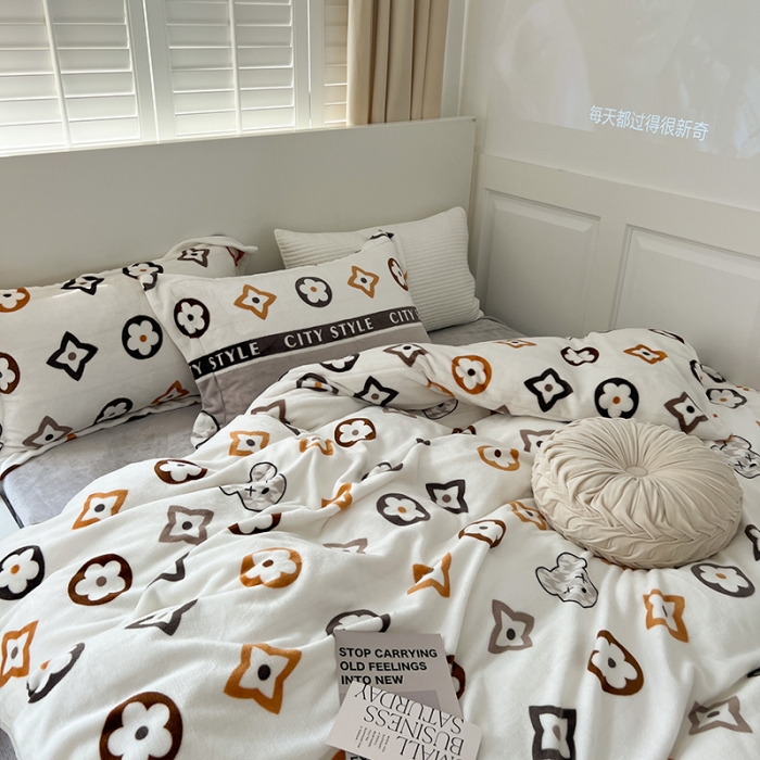 91家纺网 家纺一手货源 找家纺 顾里 2022新款ins少女保暖牛奶绒套件 潮熊