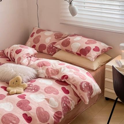 91家纺网 家纺一手货源 找家纺 （总）顾里 2022新款ins少女保暖牛奶绒套件 场景一