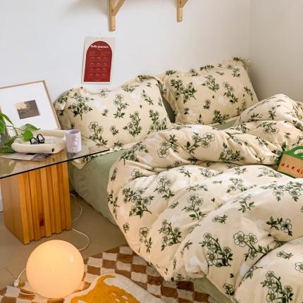 91家纺网 家纺一手货源 找家纺 顾里 2022新款ins少女保暖牛奶绒套件 场景一 清新雏菊