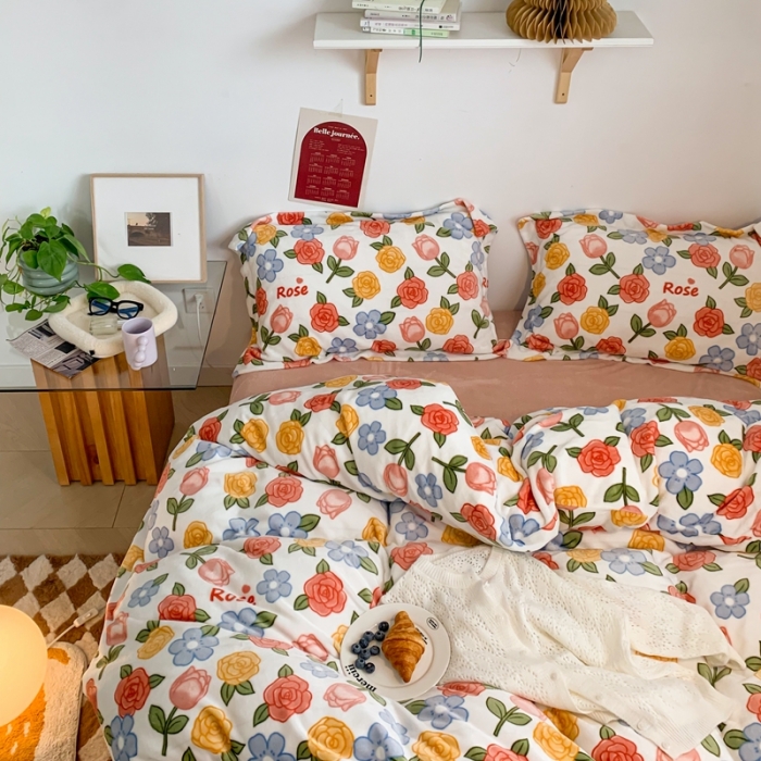 91家纺网 家纺一手货源 找家纺 顾里 2022新款ins少女保暖牛奶绒套件 场景一 奥斯汀