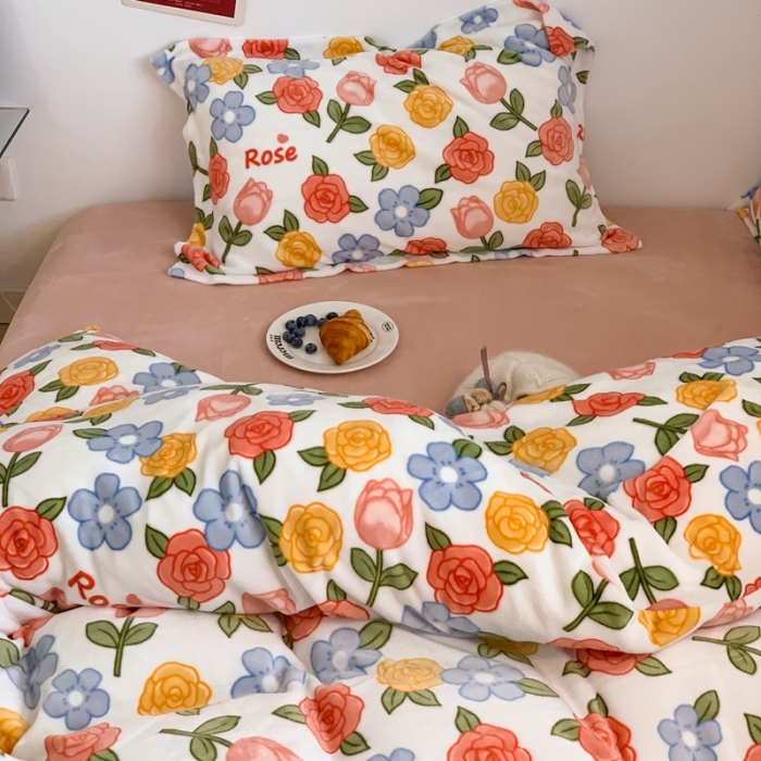 91家纺网 家纺一手货源 找家纺 顾里 2022新款ins少女保暖牛奶绒套件 场景一 奥斯汀