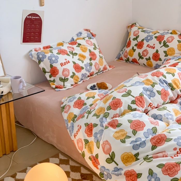 91家纺网 家纺一手货源 找家纺 顾里 2022新款ins少女保暖牛奶绒套件 场景一 奥斯汀