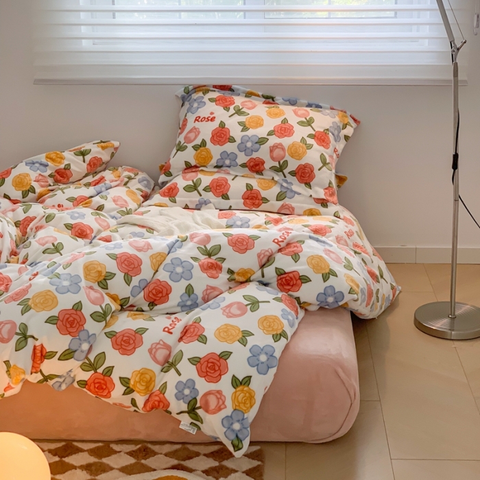 91家纺网 家纺一手货源 找家纺 顾里 2022新款ins少女保暖牛奶绒套件 场景一 奥斯汀