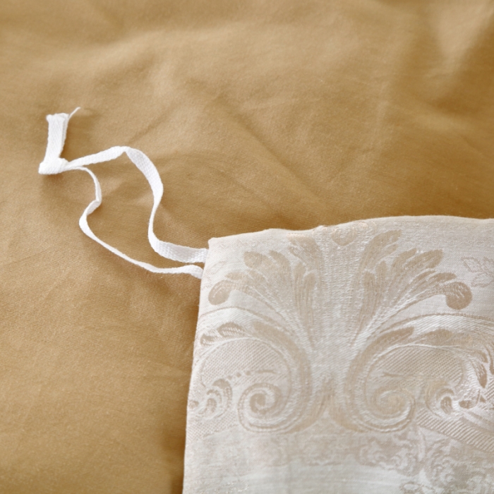 91家纺网 家纺一手货源 找家纺 OL家纺 新款色织欧式丝加棉大提花床裙夹棉四面围布四件套 杰西卡-灰驼