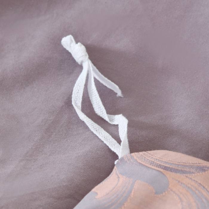 91家纺网 家纺一手货源 找家纺 OL家纺 新款色织欧式丝加棉大提花床裙夹棉四面围布四件套 克里斯娜-金灰