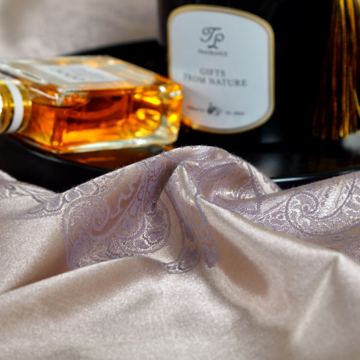 91家纺网 家纺一手货源 找家纺 OL家纺 新款色织欧式丝加棉大提花床裙夹棉四面围布四件套 罗马古韵-灰金